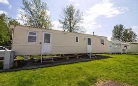 Spacious 8 Berth Caravan For Hire At Southview Holiday Park Ref 33002Tc